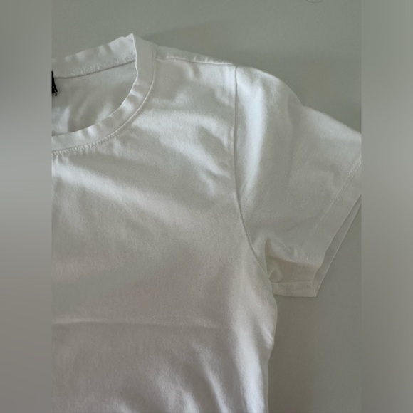URBAN PLANET CROPPED WHITE TSHIRT SIZE SMALL - Picture 2 of 4